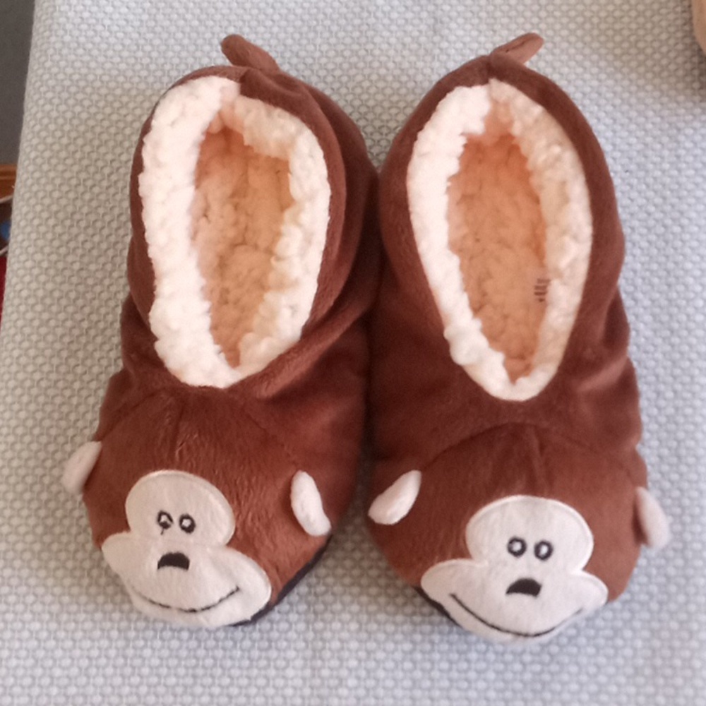 2 pair children's slippers. Dog and monkey children's size LG 3-4 - Picture 2 of 5